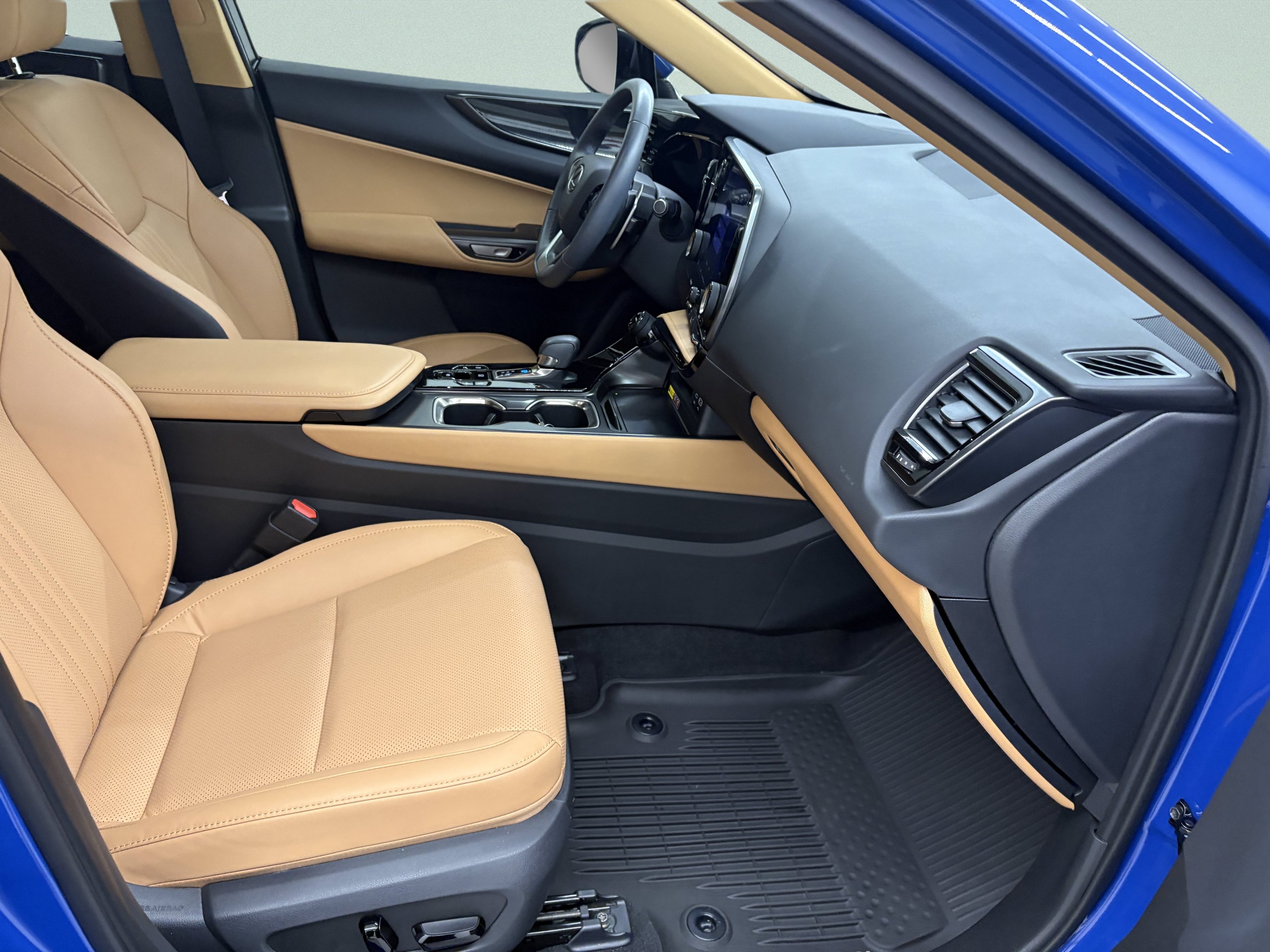 Used 2025 Lexus NX 350 AWD w/ Accessory Package (2T) image 23