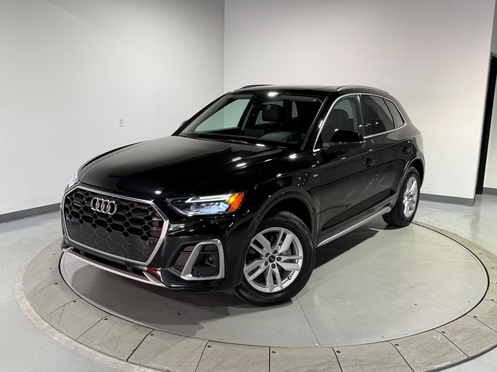 Used 2023 Audi Q5 2.0T Premium w/ Convenience Package AWD/4WD image 4