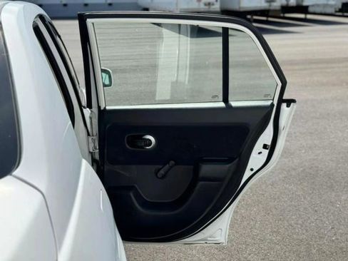 Used 2011 Nissan Versa 1.8 S image 25