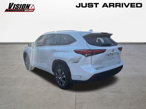 Used 2022 Toyota Highlander XLE image 7