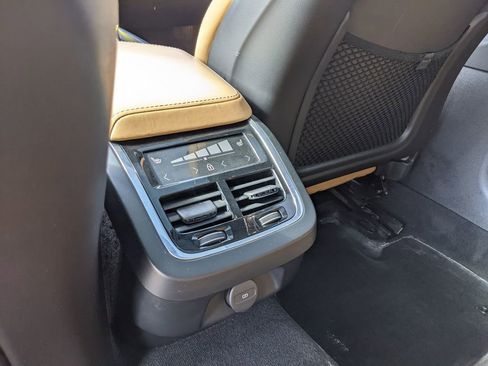 Used 2021 Volvo V60 T5 Cross Country image 24