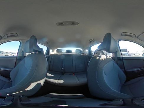 Used 2025 Kia K4 LXS image 41