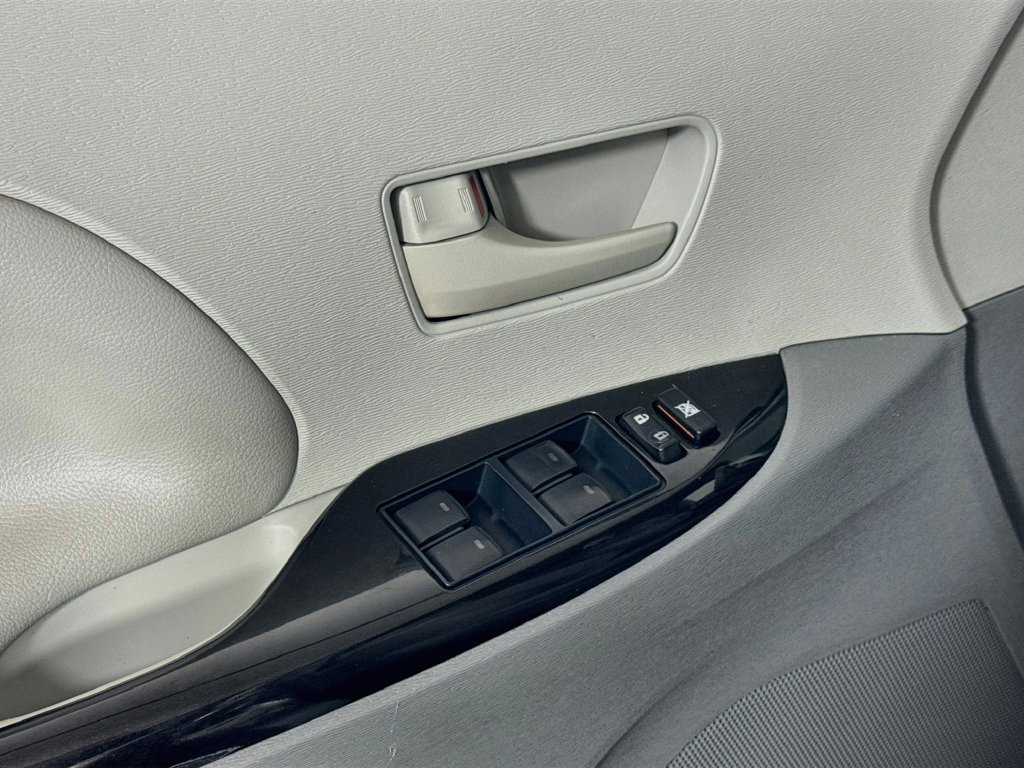 Used 2014 Toyota Sienna LE FWD image 17