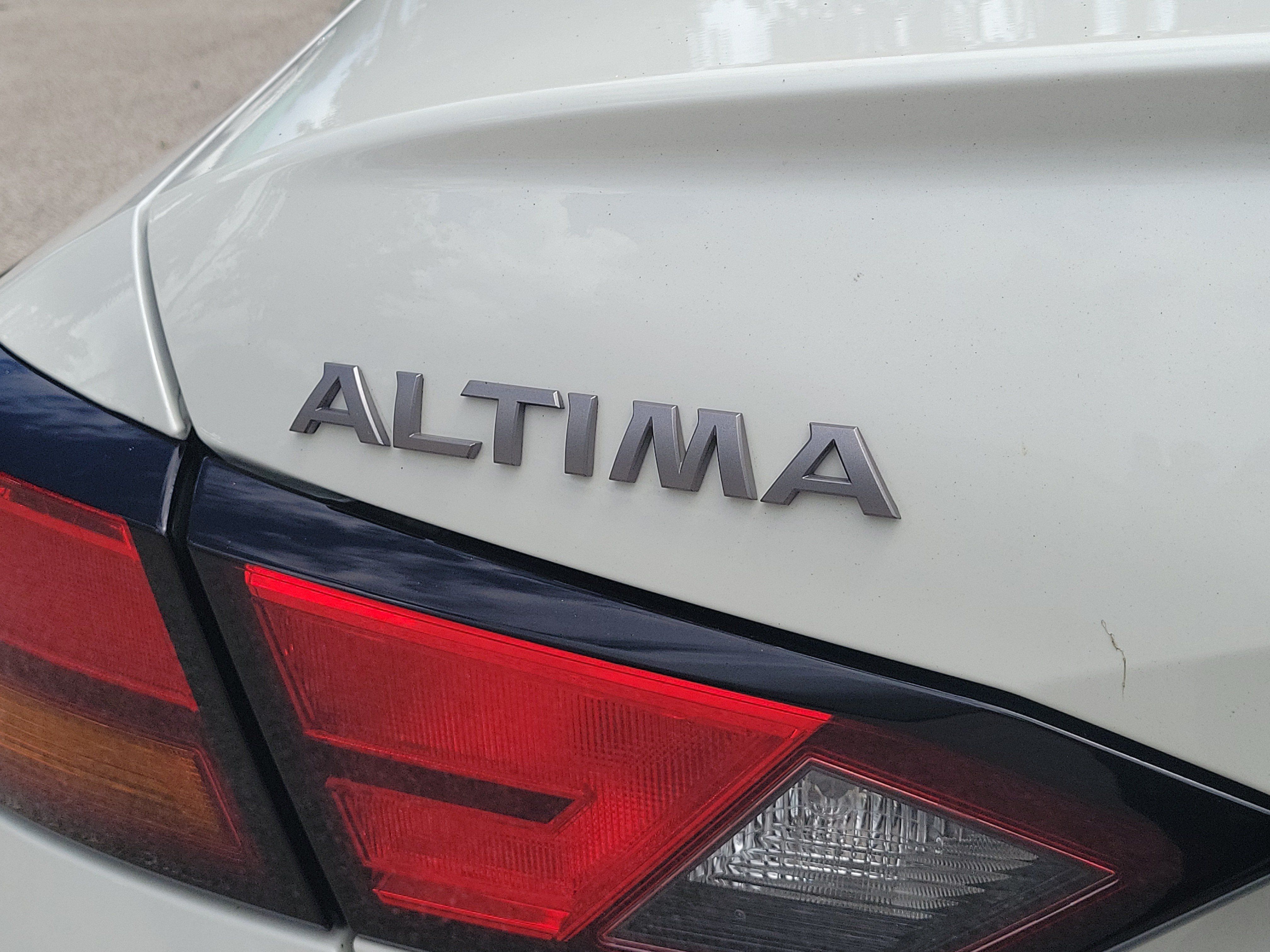 Certified 2025 Nissan Altima 2.5 SR w/ SR Premium Package FWD image 11