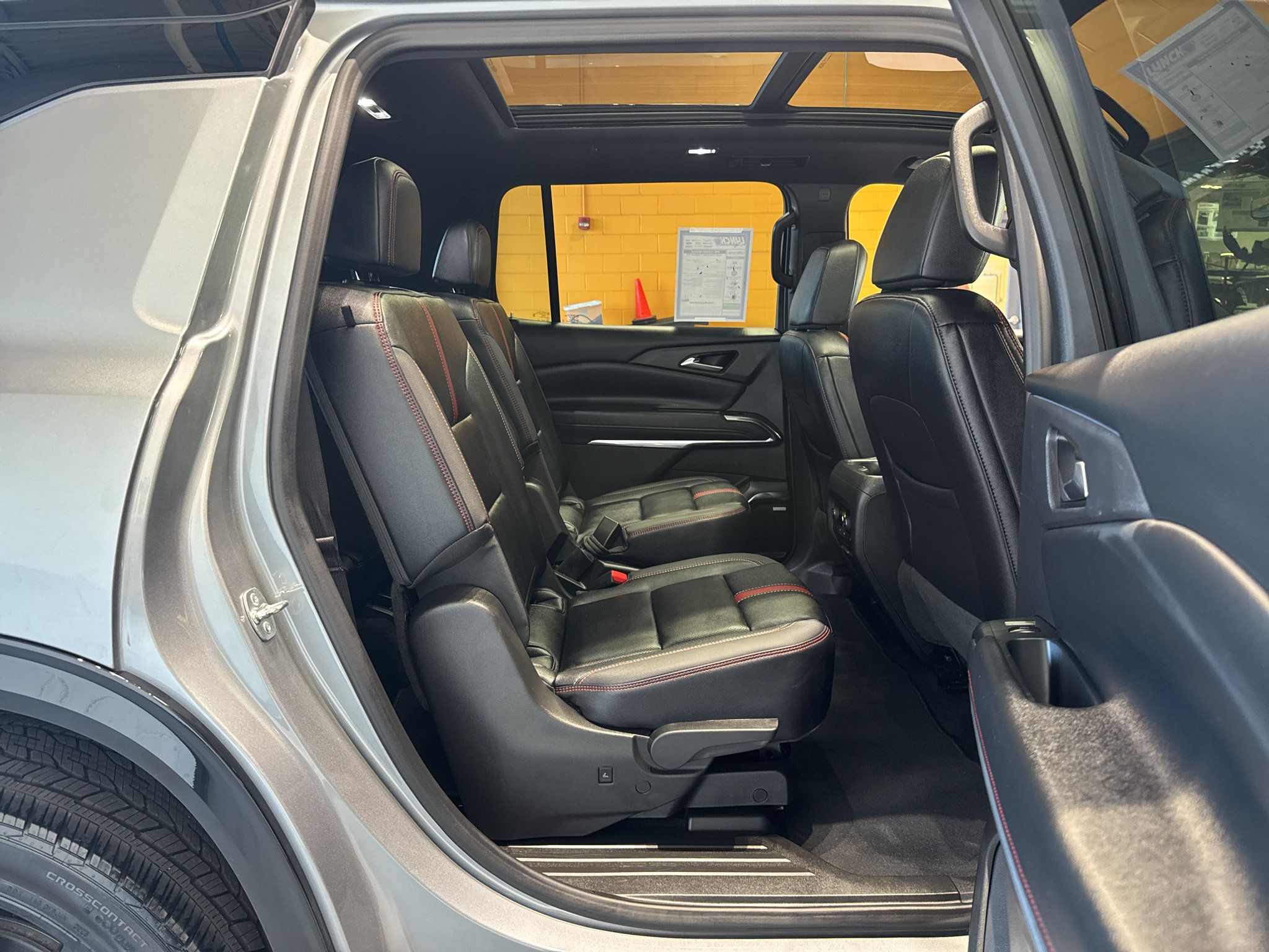 Used 2026 Chevrolet Traverse RS AWD/4WD image 21