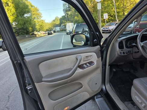 Used 2006 Toyota Sequoia SR5 image 8