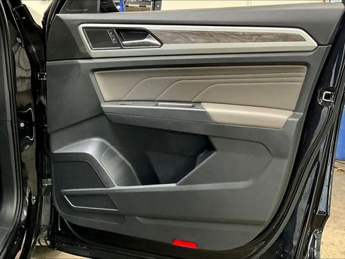 Used 2023 Volkswagen Atlas Cross Sport SE image 26