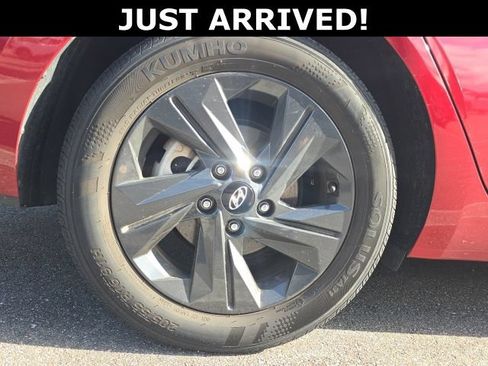Certified 2023 Hyundai Elantra SEL w/ Preferred Accessory Package FWD image 5