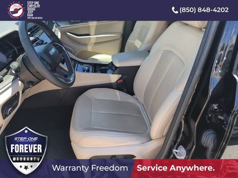 Used 2022 Jeep Grand Cherokee Limited 4xe w/ Luxury Tech Group II AWD/4WD image 11