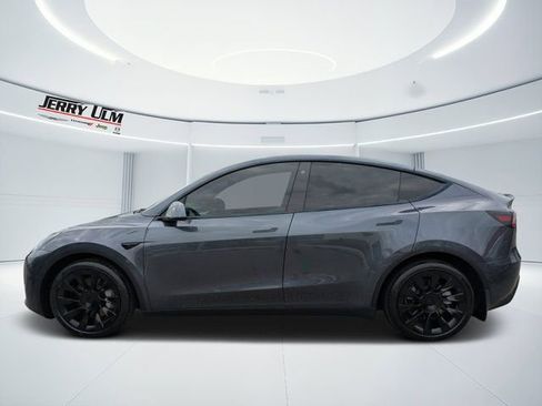 Used 2021 Tesla Model Y Long Range image 6