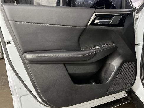 Used 2023 Mitsubishi Outlander SE Black Edition image 7