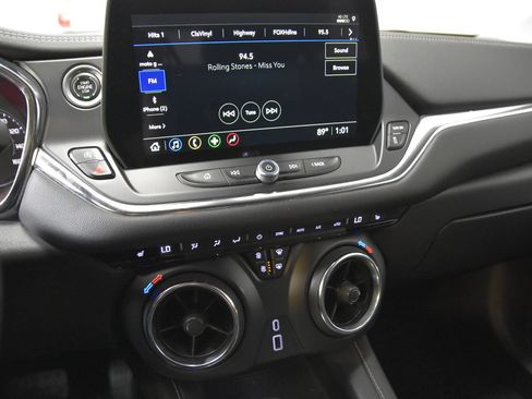 Used 2025 Chevrolet Blazer LT FWD image 23