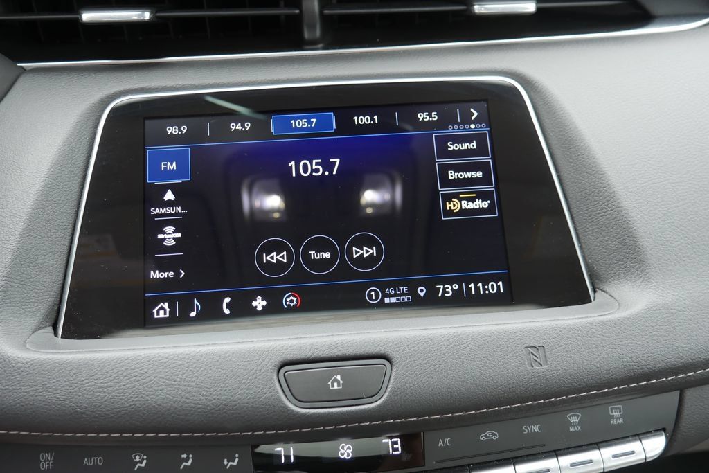 Used 2021 Cadillac XT4 Premium Luxury w/ Cold Weather Package AWD/4WD image 16