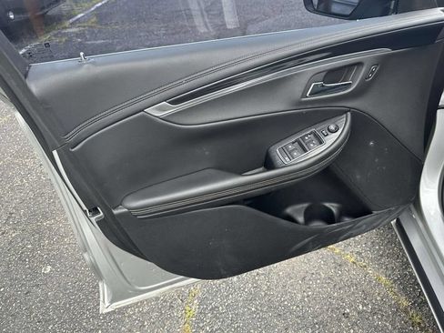 Used 2019 Chevrolet Impala LT FWD image 15