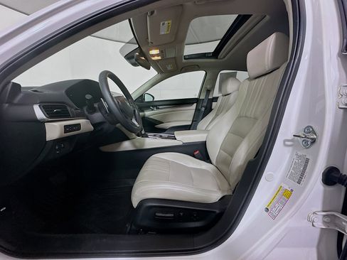 Used 2018 Honda Accord Touring image 13