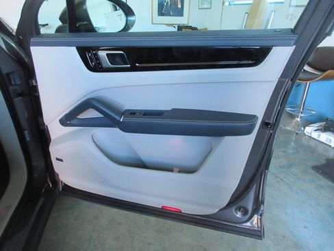 Used 2021 Porsche Cayenne S AWD/4WD image 20