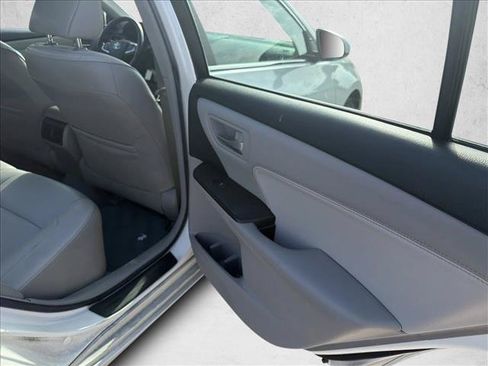 Used 2017 Toyota Camry XLE FWD image 18