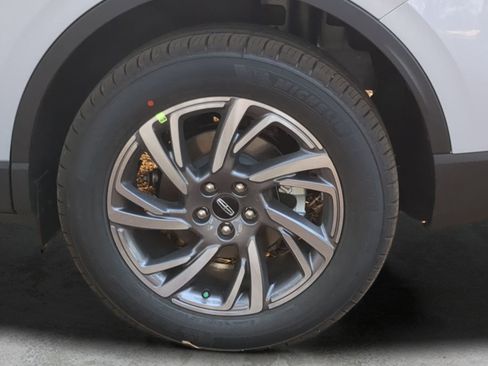 New 2026 Lincoln Corsair Premiere FWD image 9
