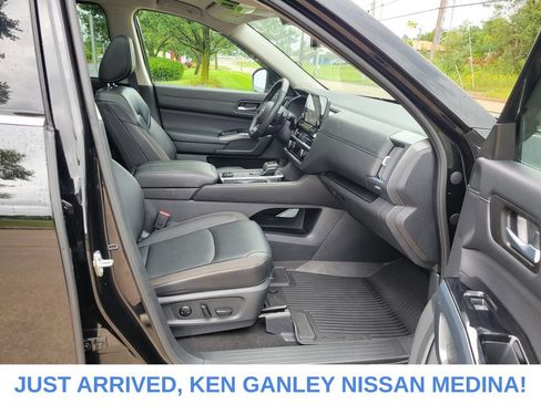 Certified 2025 Nissan Pathfinder SL w/ SL Premium Package AWD/4WD image 23