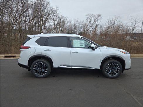 New 2026 Nissan Rogue Platinum w/ Tech Package AWD/4WD image 2