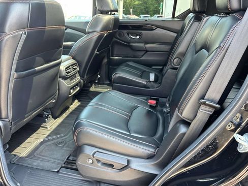 Used 2025 Honda Pilot TrailSport image 14