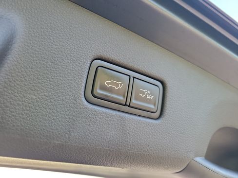 Used 2022 Kia Carnival EX FWD image 14