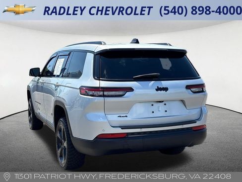 Used 2023 Jeep Grand Cherokee L Laredo AWD/4WD image 17