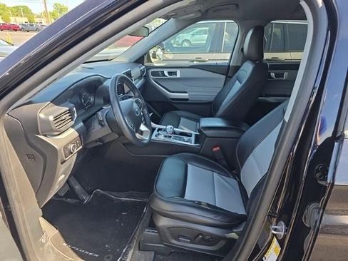 Used 2023 Ford Explorer XLT w/ Equipment Group 202A AWD/4WD image 25