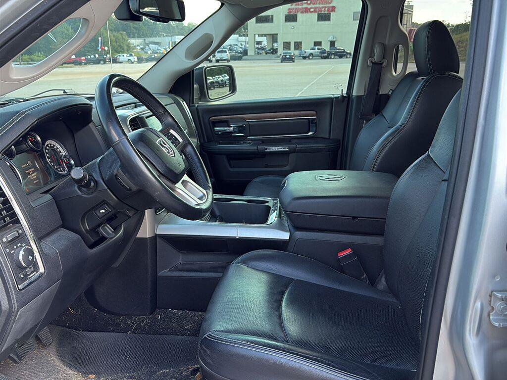 Used 2017 RAM 1500 Laramie w/ Convenience Group AWD/4WD image 8
