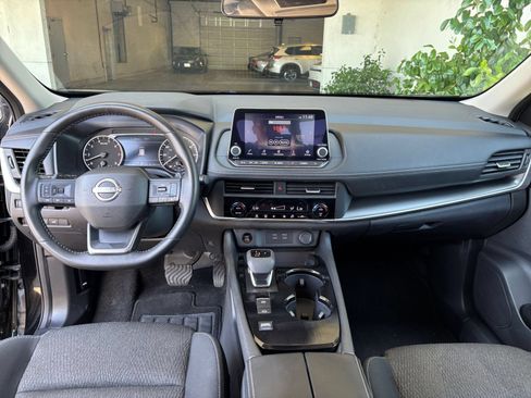 Used 2025 Nissan Rogue SV FWD image 30