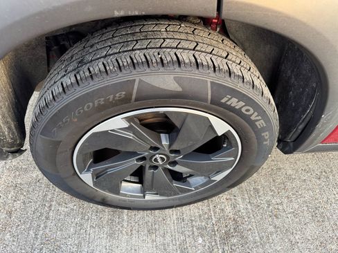 Used 2024 Nissan Rogue SV image 11