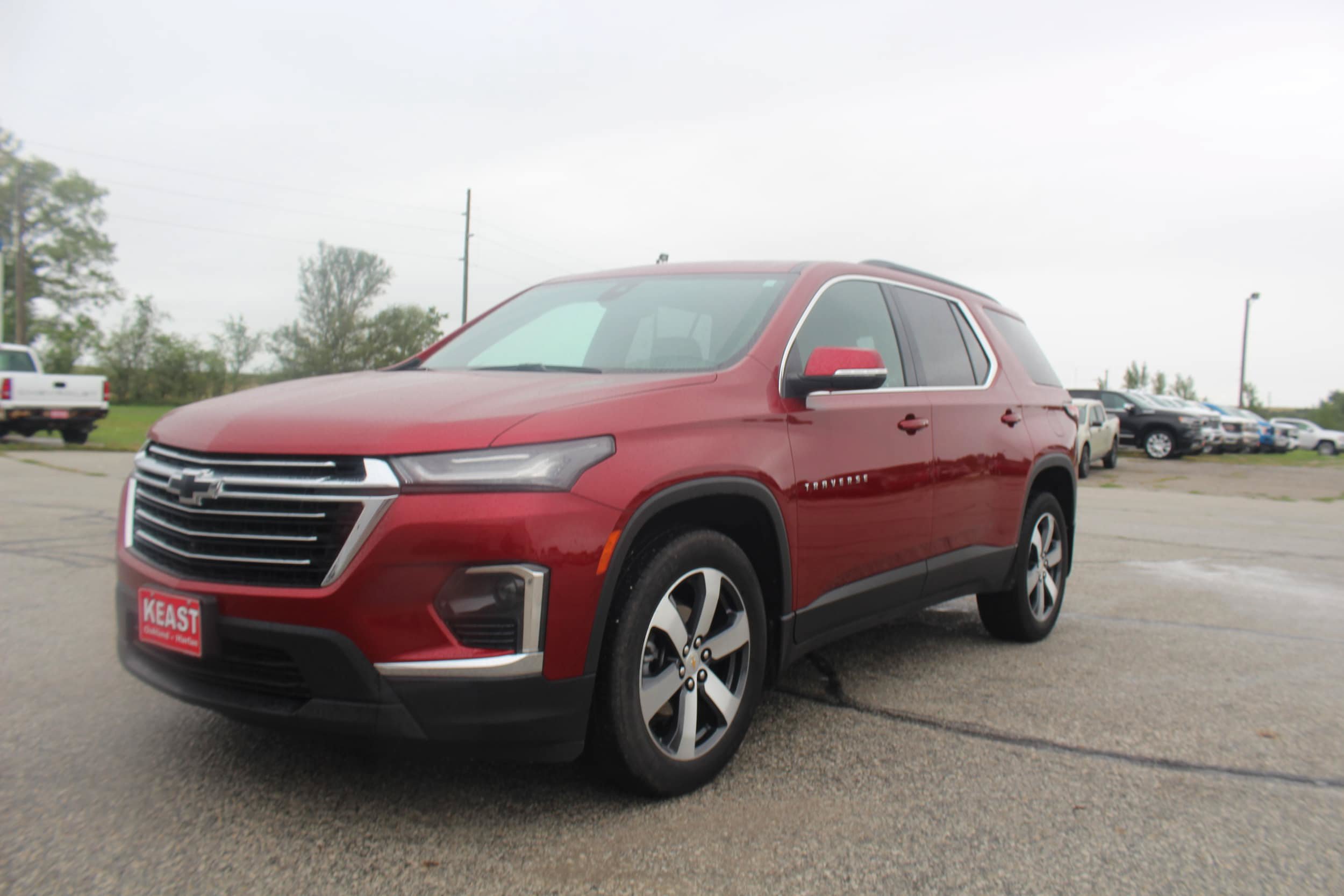 Used 2023 Chevrolet Traverse LT w/ LT Premium Package AWD/4WD image 1