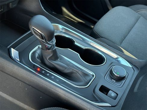 Used 2021 Chevrolet Traverse LT image 27