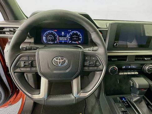 Used 2025 Toyota Tacoma TRD Off-Road image 11