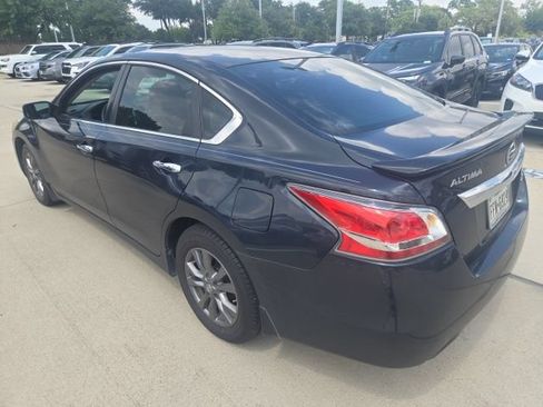 Used 2015 Nissan Altima 2.5 S w/ Sport Value Package FWD image 4