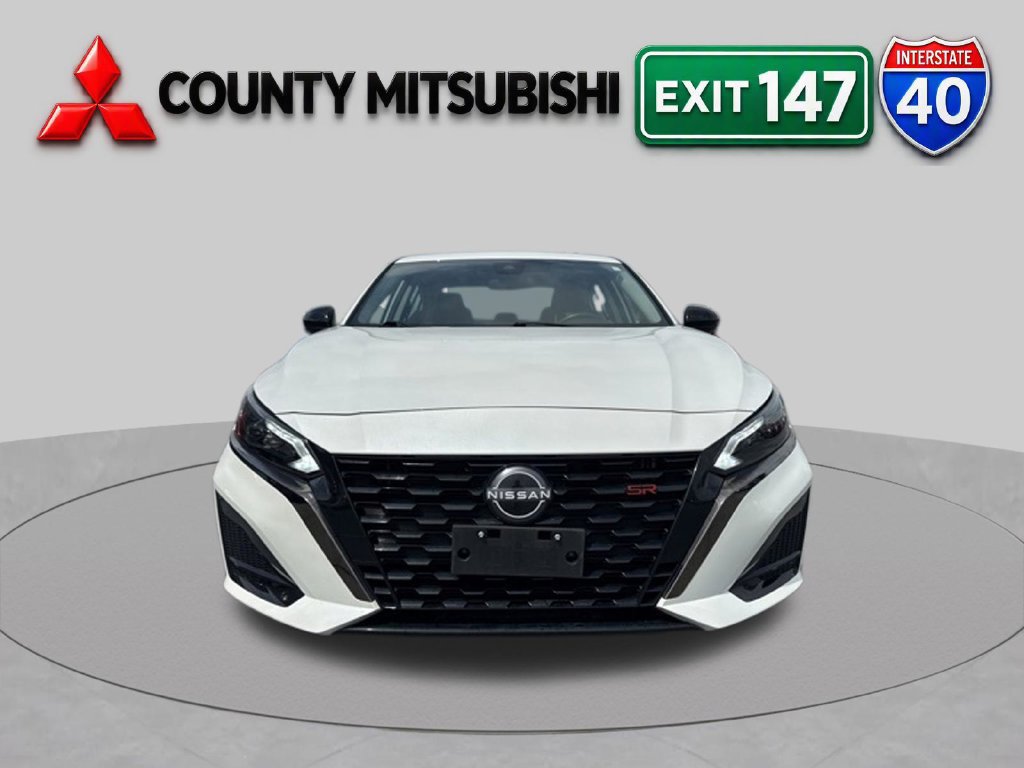 Used 2024 Nissan Altima 2.5 SR FWD image 2