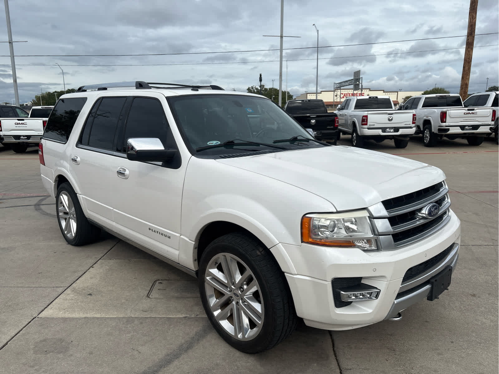Used 2017 Ford Expedition Platinum AWD/4WD image 3