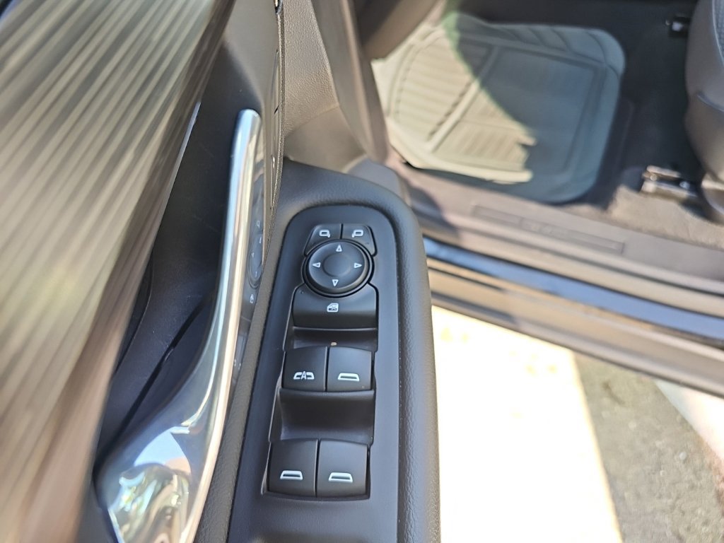 Used 2023 GMC Terrain SLE w/ GMC Pro Grade Package AWD/4WD image 11