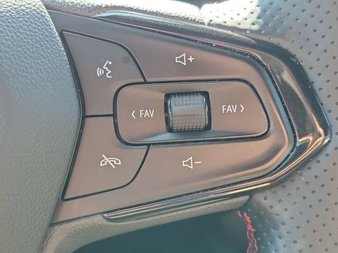 Certified 2024 Chevrolet Trax RS FWD image 23