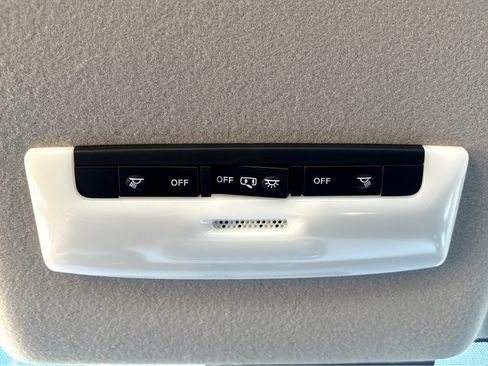 Certified 2022 Nissan Versa SV image 31