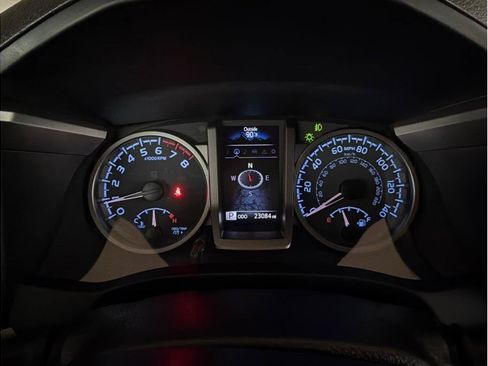 Used 2021 Toyota Tacoma SR5 AWD/4WD image 15