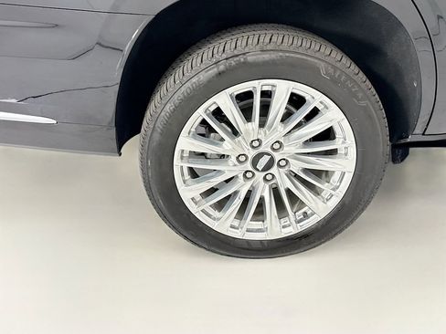 Used 2026 Cadillac Escalade Luxury AWD/4WD image 32