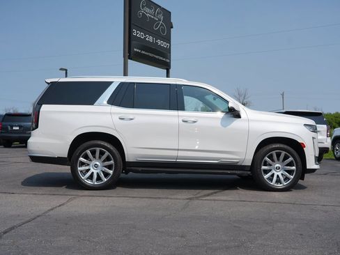 Used 2022 Cadillac Escalade Premium Luxury AWD/4WD image 2
