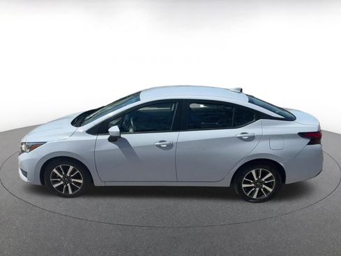 Used 2025 Nissan Versa SV image 9