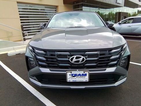 Used 2025 Hyundai Tucson SE image 2