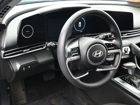 Used 2024 Hyundai Elantra SEL FWD image 14