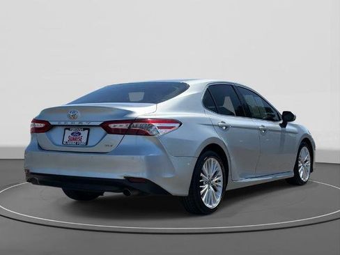 Used 2018 Toyota Camry XLE FWD image 5