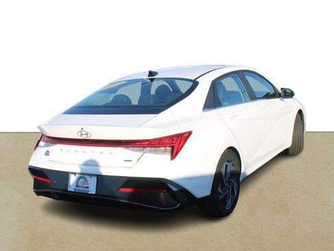 Used 2024 Hyundai Elantra Limited image 4