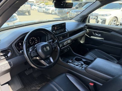 Used 2025 Honda Pilot TrailSport image 33