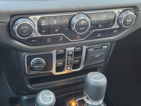 Used 2025 Jeep Gladiator Sport image 22